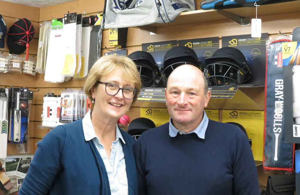 Linda and Dom from Kent Cricket Direct