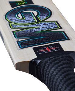 GM-Aion-Cricket-Bat-label